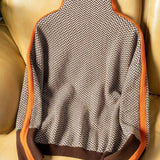 Beatriz | Suéter de cuello alto con rayas contrastantes llamativas